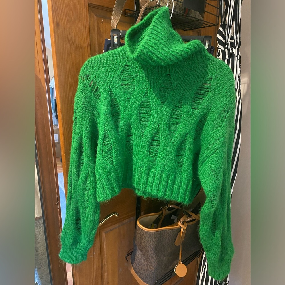 Zara green crop sweater w/ cut out slits. Artistic & gorgeous! - Picture 5 of 7